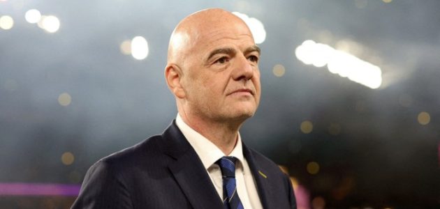 رئيس الفيفا إنفانتينو يظهر بشكل مفاجئ في مباراة الدوري الاسكتلندي الممتاز
